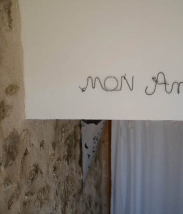 a sign on the wall with a picture of a penguin on it
