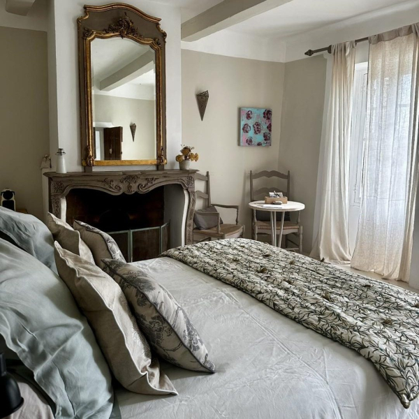 Romance Room, Domaine La Parpaille, bed and breakfast in the Luberon