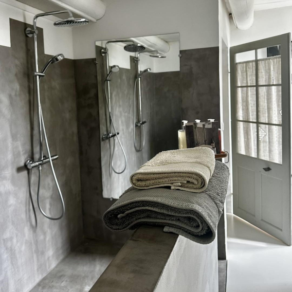 Romance Room, Domaine La Parpaille, bed and breakfast in the Luberon