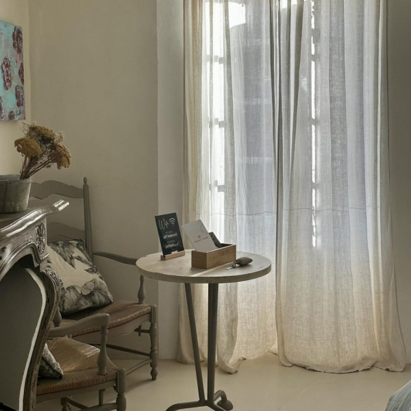 Romance Room, Domaine La Parpaille, bed and breakfast in the Luberon
